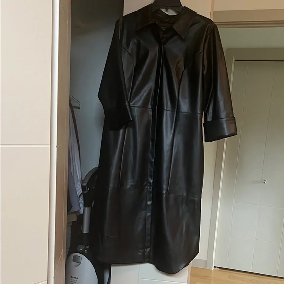 Chic Black Faux Leather Midi Dress - Picture 2 of 3